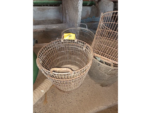 Lot 180 - metalen aardappelmanden. 5 stuks - afbeelding 2 van  3