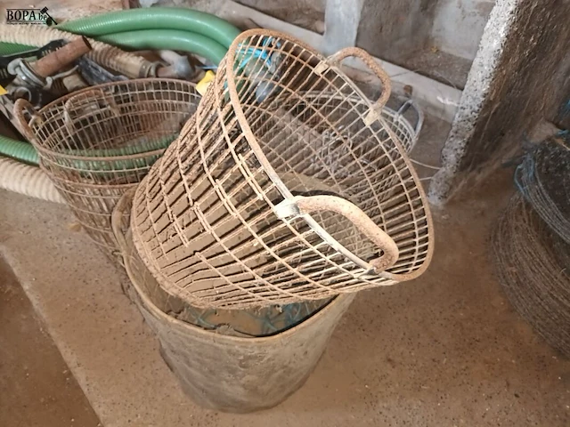 Lot 180 - metalen aardappelmanden. 5 stuks - afbeelding 3 van  3