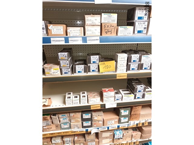 Lot 180 - schroeven - afbeelding 1 van  5