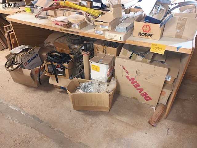 Lot 180 - werktafel - afbeelding 1 van  2