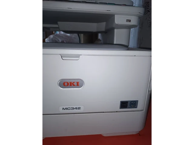 Lot 181 - kleurenprinter oki - afbeelding 4 van  4