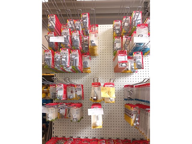 Lot 181 - pluggen en deurstoppen - afbeelding 1 van  6