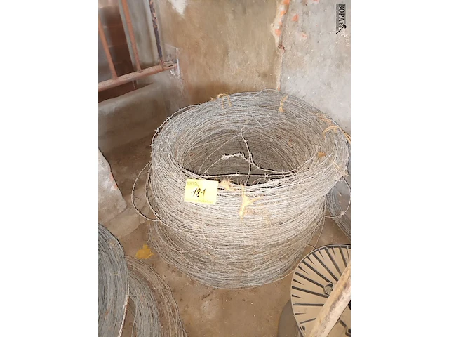 Lot 181 - restrollen prikkeldraad - afbeelding 3 van  4