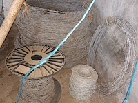 Lot 181 - restrollen prikkeldraad - afbeelding 4 van  4