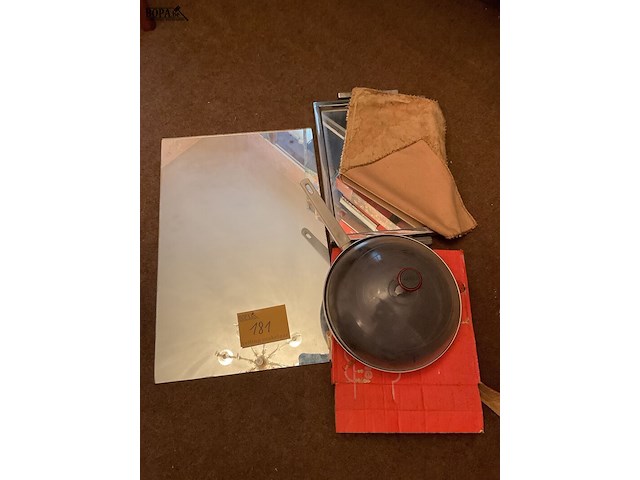 Lot 181 - set spiegel, dienblad en pan kabe, 3 stuks - afbeelding 1 van  4