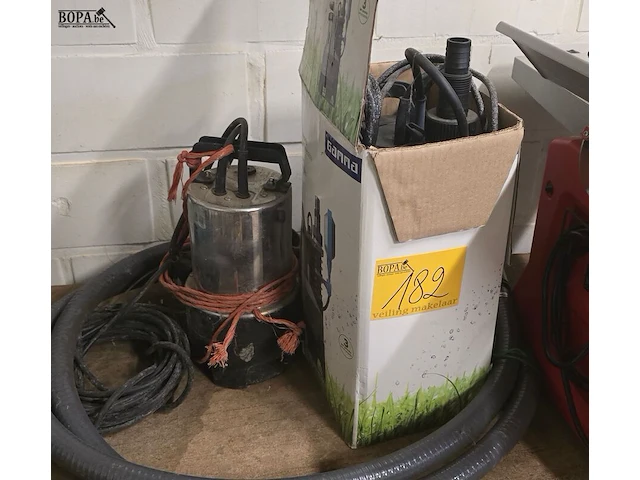 Lot 182 - dompelpomp gama + topcraft 2 stuks - afbeelding 1 van  3