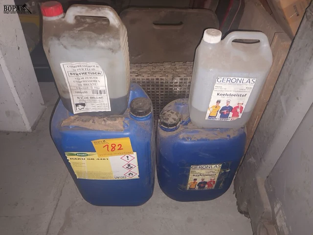 Lot 182 - garage producten. 4 stuks - afbeelding 1 van  3