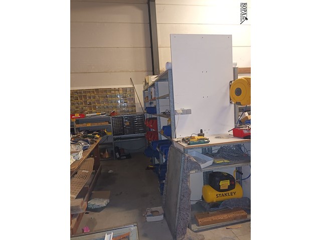 Lot 182 - grijs metalen magazijnrek. 2 stuks - afbeelding 3 van  3