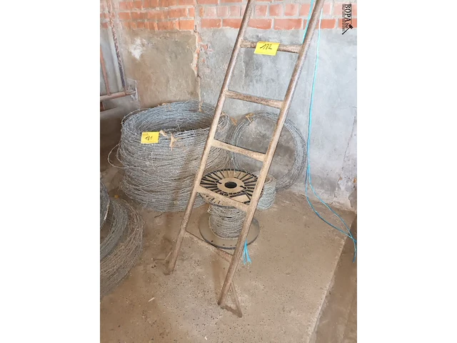 Lot 182 - metalen ladder - afbeelding 3 van  3