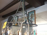 Lot 182 - plafondhanger met juwelen - afbeelding 4 van  4