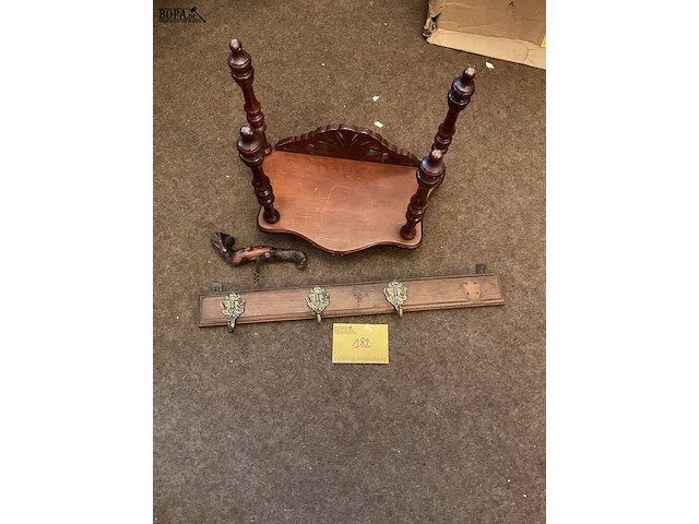 Lot 182 - set hout allerhande, 3 stuks - afbeelding 1 van  3