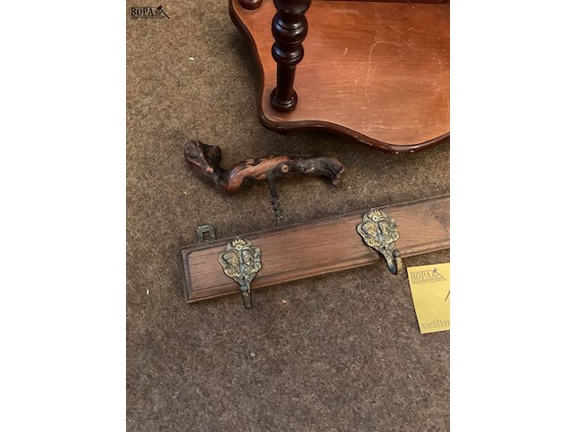 Lot 182 - set hout allerhande, 3 stuks - afbeelding 2 van  3