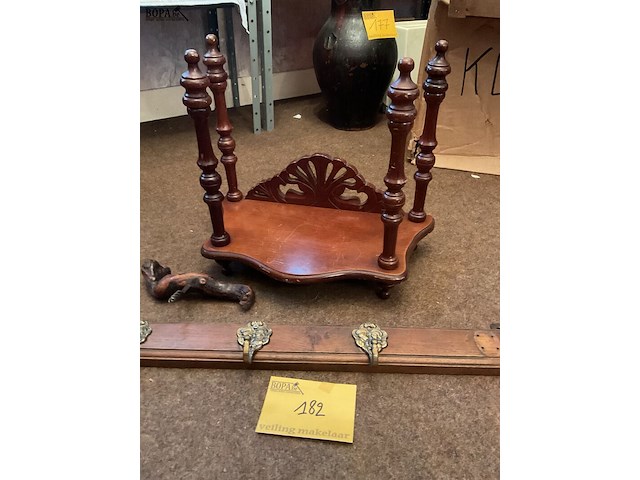 Lot 182 - set hout allerhande, 3 stuks - afbeelding 3 van  3