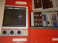 Lot 182 - vintage speelgoed keuken - afbeelding 2 van  5