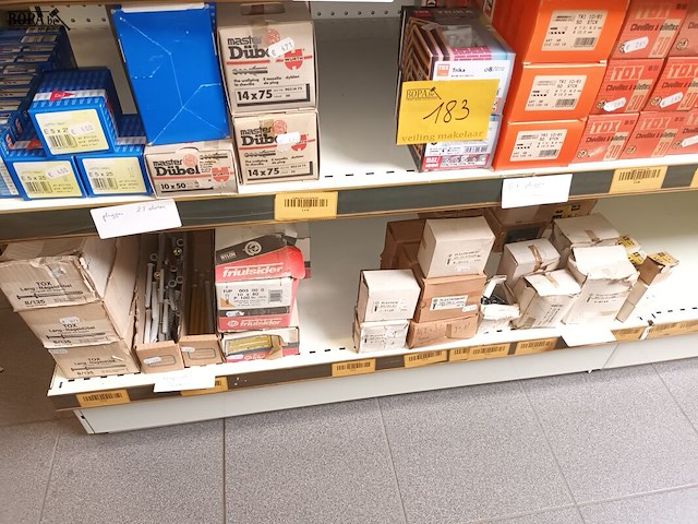 Lot 183 - pluggen en schroeven - afbeelding 1 van  5