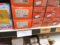 Lot 183 - pluggen en schroeven - afbeelding 3 van  5