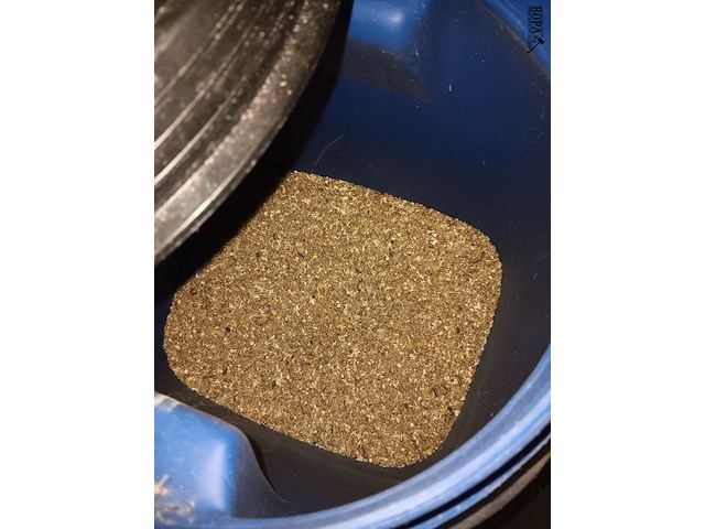 Lot 183 - vogelvoeder en kastjes - afbeelding 3 van  3