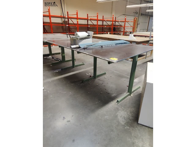 Lot 183 - werktafel - afbeelding 1 van  3