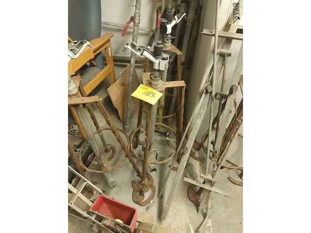 Lot 183 - zaaimachine en sprinklersysteem - afbeelding 1 van  4