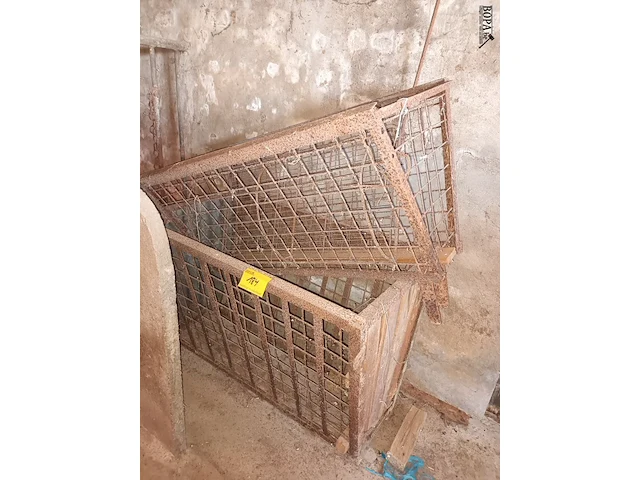 Lot 184 - antieke hooiruif. 2 stuks - afbeelding 1 van  3