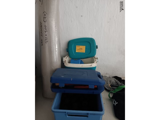 Lot 184 - bbq, tapijt en koelelementen - afbeelding 1 van  4