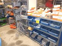 Lot 184 - grijs metalen magazijnrek - afbeelding 1 van  3