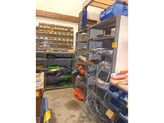 Lot 184 - grijs metalen magazijnrek - afbeelding 2 van  3