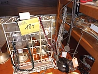 Lot 184 - rekje met juwelen. 2 stuks - afbeelding 1 van  3
