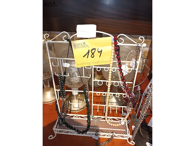 Lot 184 - rekje met juwelen. 2 stuks - afbeelding 3 van  3