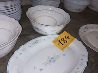 Lot 184 - servies arcopal romantique. 62 stuks - afbeelding 3 van  5