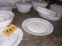 Lot 184 - servies arcopal romantique. 62 stuks - afbeelding 4 van  5