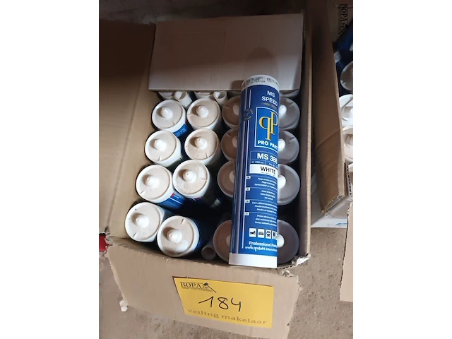 Lot 184 - silicone en montage lijm. 3 dozen - afbeelding 3 van  4