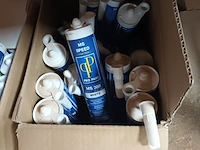 Lot 184 - silicone en montage lijm. 3 dozen - afbeelding 4 van  4