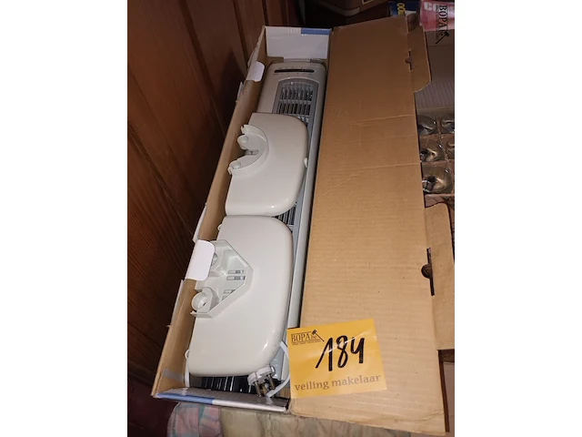 Lot 184 - toren ventilator - afbeelding 1 van  3
