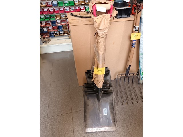 Lot 184 - zwarte schoppen. 11 stuks - afbeelding 1 van  3