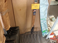 Lot 185 - greep met 6 tanden. 2 stuks - afbeelding 1 van  3