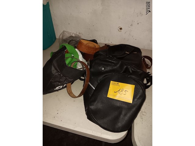 Lot 185 - handtassen en riemen - afbeelding 1 van  3