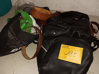 Lot 185 - handtassen en riemen - afbeelding 1 van  3