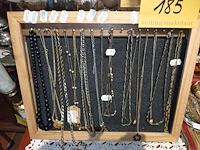 Lot 185 - koffertje met juwelen - afbeelding 1 van  3