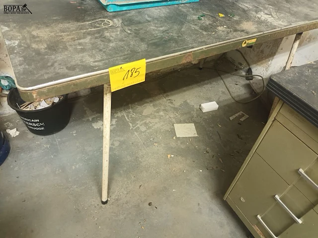 Lot 185 - metalen tafel - afbeelding 1 van  3