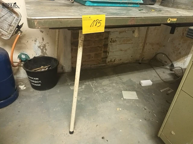 Lot 185 - metalen tafel - afbeelding 3 van  3