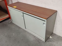 Lot 186 - bureelkast met schuifdeuren - afbeelding 1 van  3