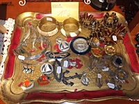 Lot 186 - dienblad met juwelen - afbeelding 1 van  4