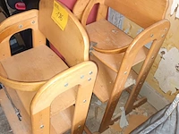 Lot 186 - houten kinderstoel. 2 stuks - afbeelding 2 van  3