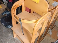 Lot 186 - houten kinderstoel. 2 stuks - afbeelding 3 van  3