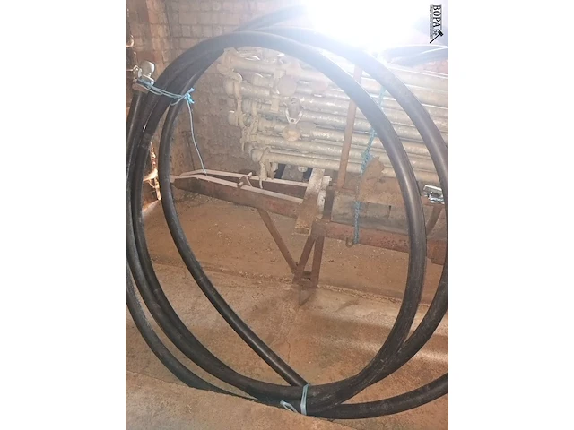 Lot 186 - metalen en kunststof irrigatiebuizen - afbeelding 2 van  5