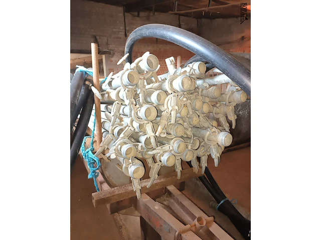 Lot 186 - metalen en kunststof irrigatiebuizen - afbeelding 3 van  5
