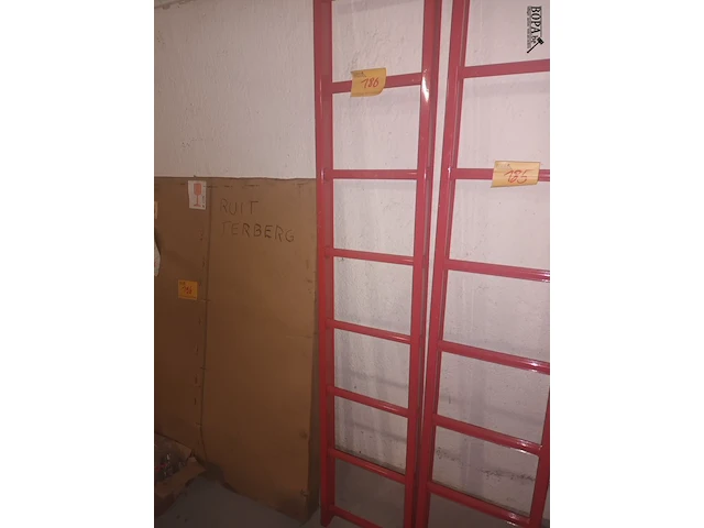 Lot 186 - rode aluminium ladder - afbeelding 2 van  2