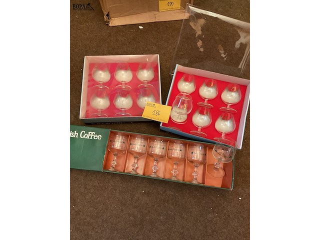 Lot 186 - set glazen, 6 kristal irish koffie en 12 kristal n - afbeelding 1 van  1