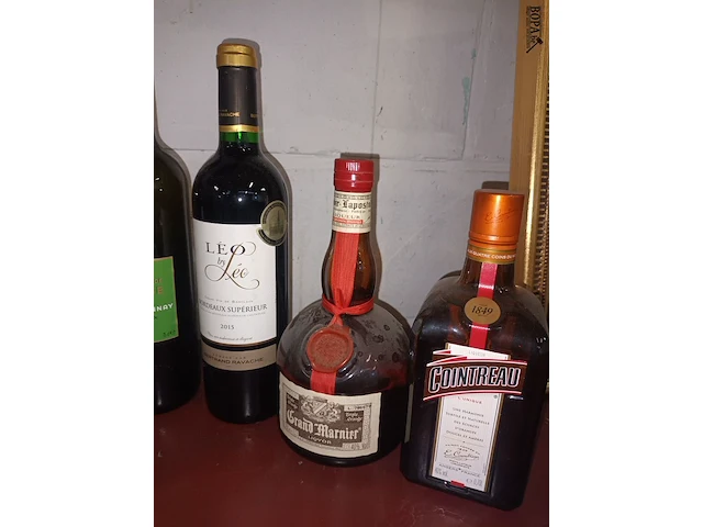 Lot 187 - flessen wijn en alcoholische drank. 8 stuks - afbeelding 4 van  4